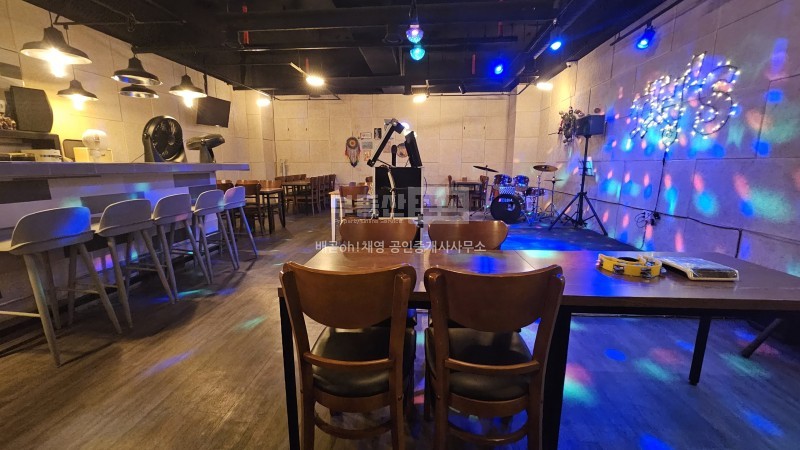 9년공실없는 라이브BAR 사진참조 배곧손에꼽는자리 간판자리최고 사진 4
