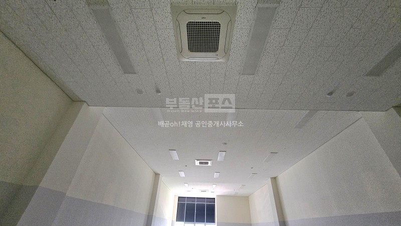 네모반듯 시스템에어컨3대 탁틔인뷰 화물엘베앞위치 사진 3