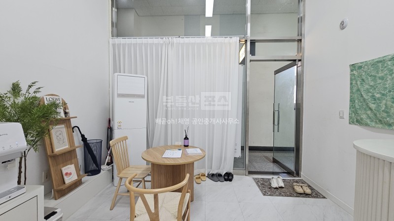 예쁜인테리어가 되어 있는 피부관리샵 사진 3