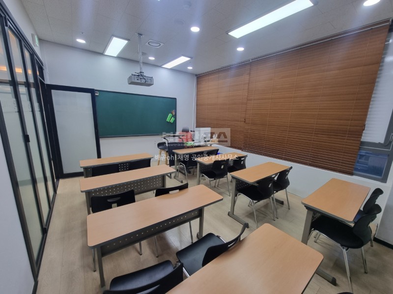 시설잘되어있는 학원 권리금협의가능 사진 4