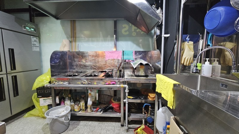 라이브BAR 사진참조 배곧손에꼽는자리 간판자리최고 사진 7