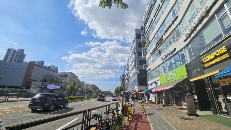정류장바로 앞 전면넓어서광고저절로되는곳,권리유 사진 10