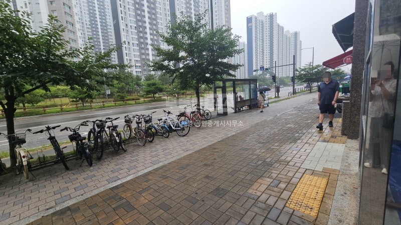 7000세대아파트맞은편 버스정류장앞 출입구 코너자리 사진 11